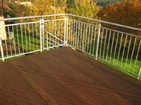 Geländer mit Tür zur Wendeltreppe Geländer mit Tür zur Wendeltreppe